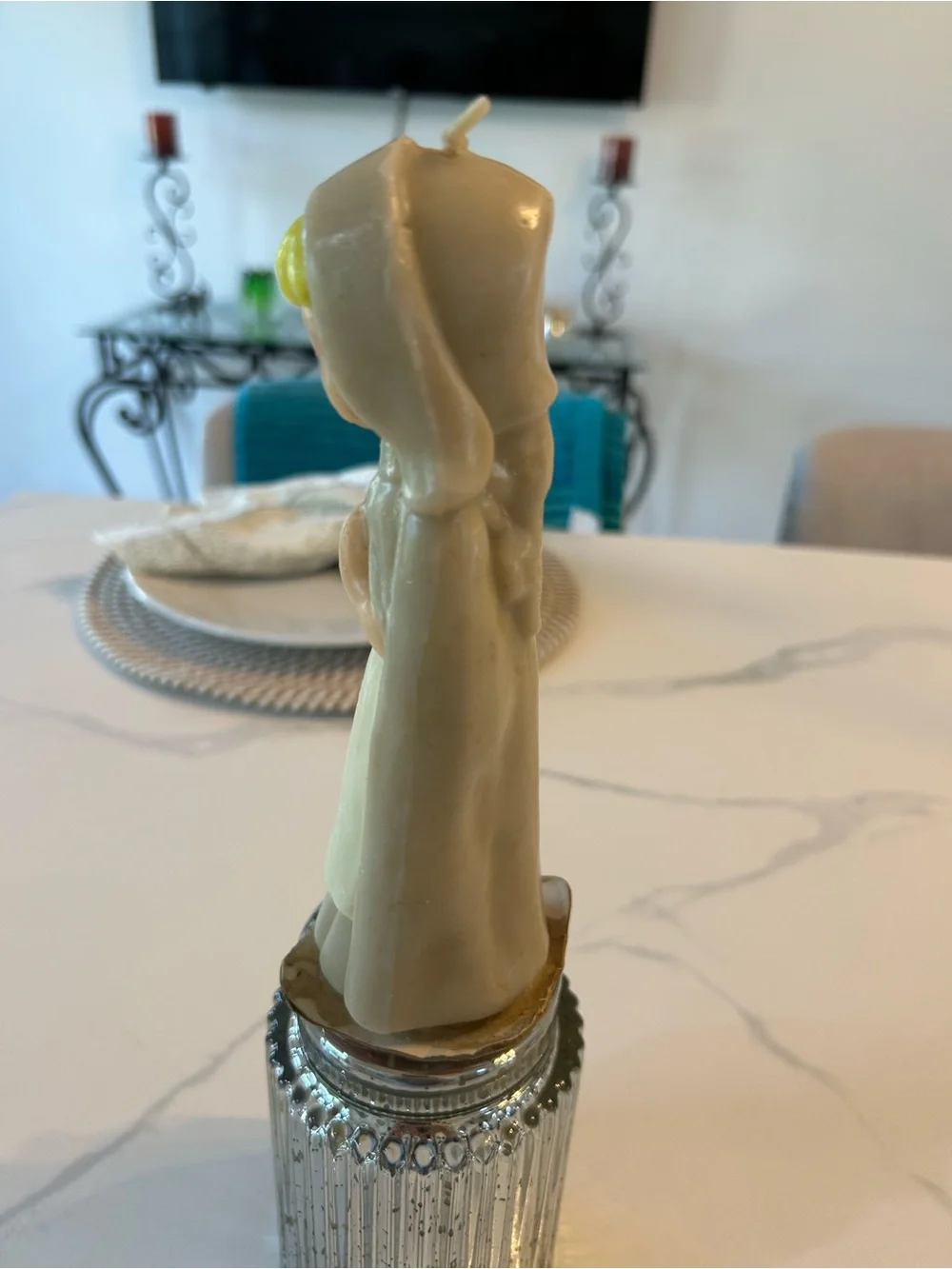 Vintage Sun Pilgrim Prayer Women Figure Candle in Beige and Yellow